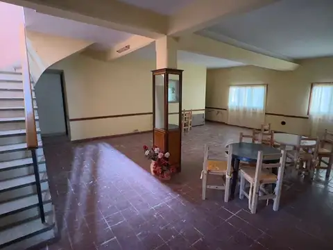 Excelente Propiedad de 18 amb. 700 mts cubiertos. Av San Martin 900. Huerta Grande.