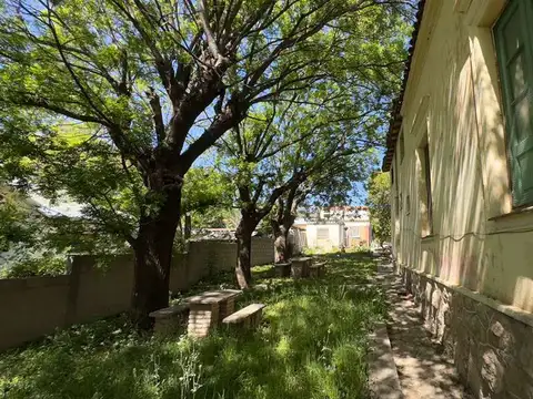 Excelente Propiedad de 18 amb. 700 mts cubiertos. Av San Martin 900. Huerta Grande.