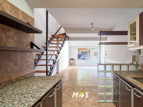 Depto Tipo Casa 4 ambientes con 3 baños