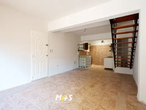 Depto Tipo Casa en Alquiler de 4 ambientes