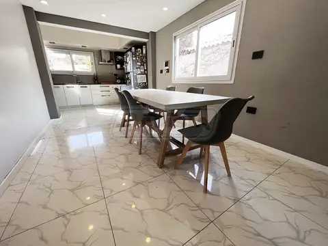 Casa 5 ambientes con 3 baños