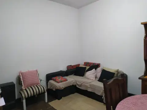 Casa 2 ambientes con 1 baño