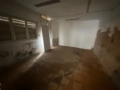 LOCAL ENTRE MAIPU Y SALTA