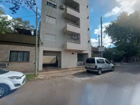 VENTA COCHERA EN EDIFICIO EN SANTOS LUGARES