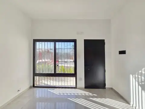 Departamento en Alquiler en Castelar, $ 650.000