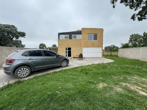 Casa 3 ambientes con 2 baños