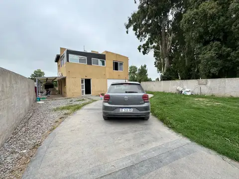Casa en Venta con 2 cocheras
