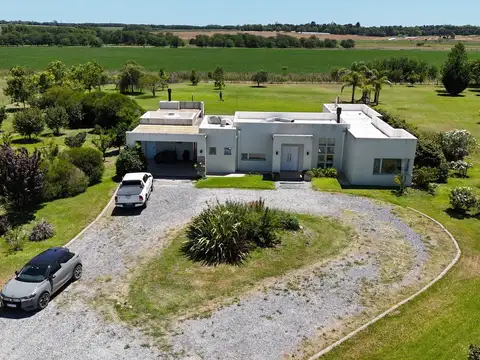 Casa 5 ambientes con 3 baños