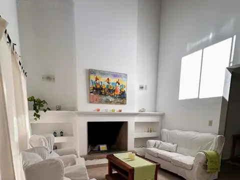 Casa 6 ambientes con 3 baños