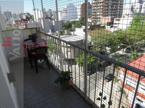 3 Ambientes de 60.33 m2 totales  al frente con balcón