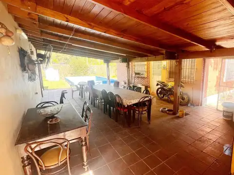 Casa 6 ambientes con 4 baños