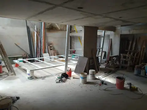 CASA EN VENTA U$S 1.500.00 (370 m2) - 4 ambientes, 3 baños, pileta cochera para tres autos