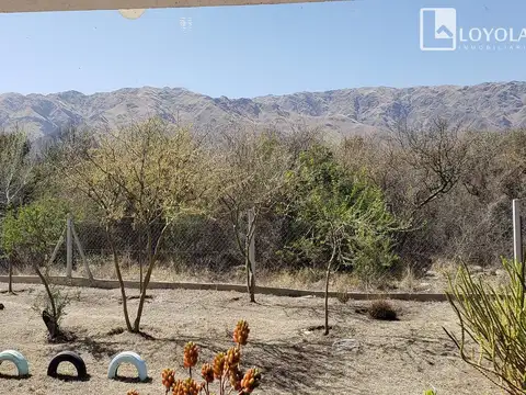 Villa de Merlo! Barrio Altos del Este! Excelente vivienda!