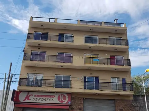 DEPARTAMENTOS 2 AMBIENTES AMPLIO.  EXCELENTE ESTADO.