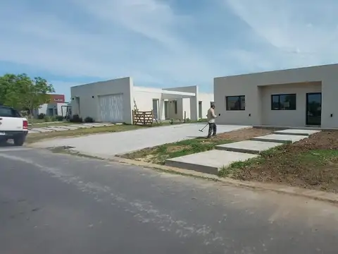 Casa 4 ambientes con 3 baños