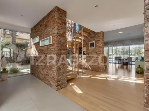 Casa 6 ambientes con 4 baños