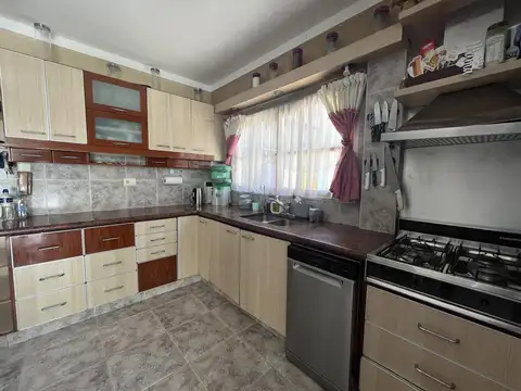 Depto Tipo Casa 5 ambientes con 3 baños