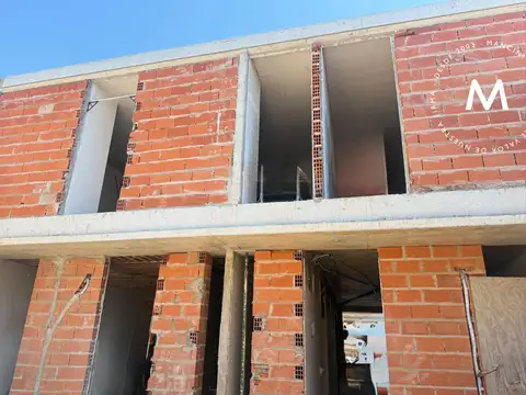 Depto Tipo Casa en Venta con 1 cocheras