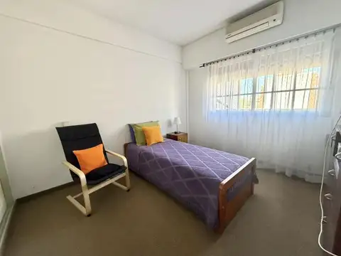 Departamento 3 ambientes con cochera en excelente ubicación.
