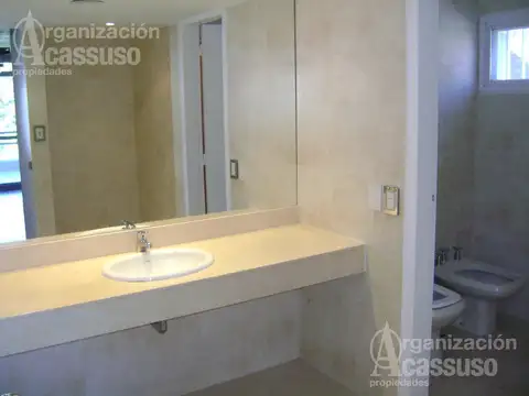 Casa en Venta con 4 cocheras