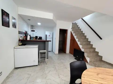 Venta departamento de Pasillo en duplex 1 dormitorio con terraza.  Mitre al 2000 - Rosario