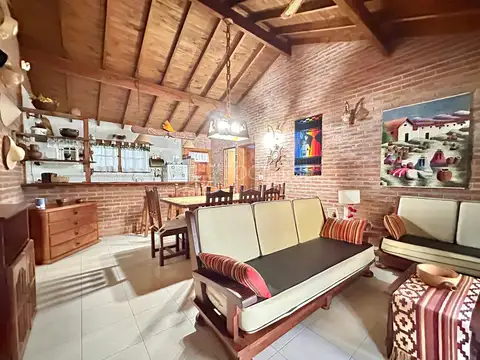 Casa 3 ambientes con 2 baños