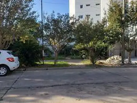 Terreno ubicado en el casco de La Plata, provincia de Buenos Aires.