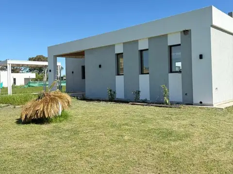 Casa 4 ambientes con 3 baños