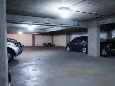 Venta Cochera a mts de Universidad de Medicina