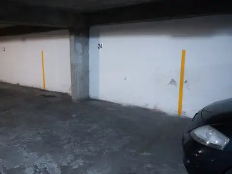 Venta Cochera a mts de Universidad de Medicina