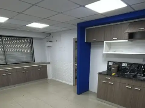 Oficina 4 ambientes con 3 baños