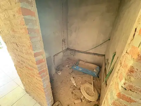 Casa mas complejo de 3 dptos. a terminar