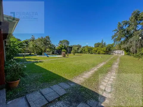 Casa en Venta con 2 cocheras