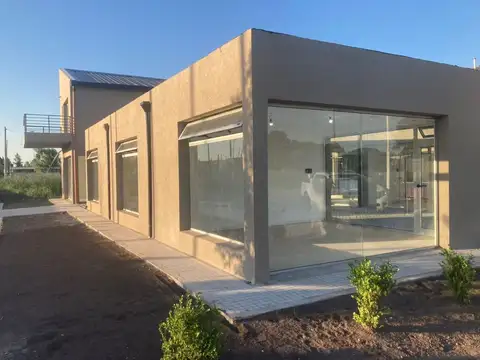 Los Lapachos, Pérez 100