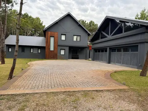 Casa Chalet  en Venta en La Herradura, Pinamar, Costa Atlántica