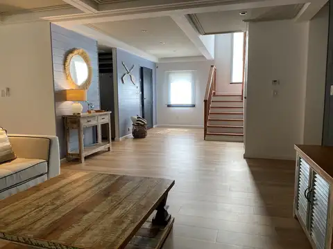 Casa 7 ambientes con 5 baños