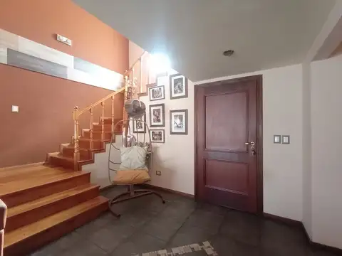 Casa en Venta con 4 cocheras