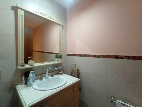 Casa multifamiliar, con taller o deposito, en Venta en Villa Madero