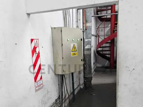 Venta Galpón Industrial La Paternal 1250m2