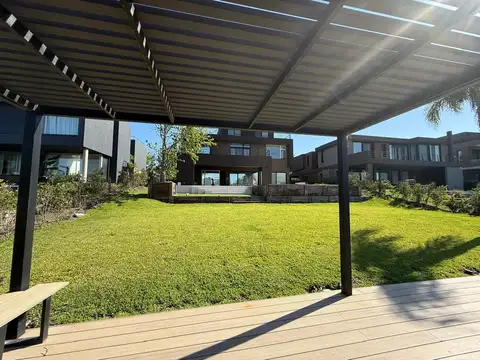 Casa 7 ambientes con 5 baños