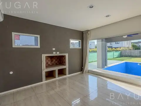 Casa en Venta con 4 cocheras