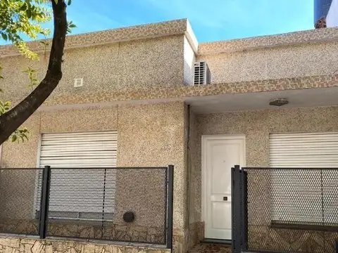 Casa 4 Dormitorios en zona Centro de Colón