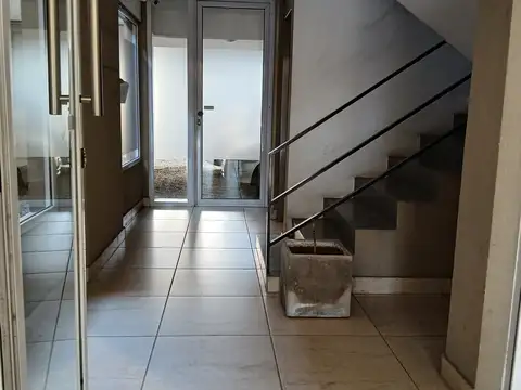 Departamento con cochera en alquiler en Morón Sur