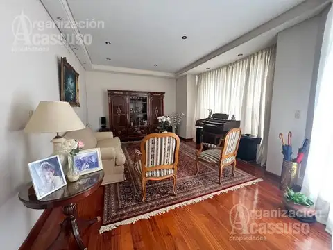 Casa 6 ambientes con 5 baños