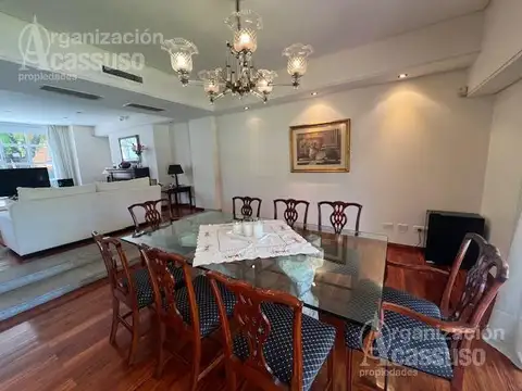 Casa 6 ambientes con 5 baños