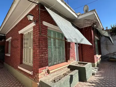 CASA EN VENTA - CALLE RONDEAU