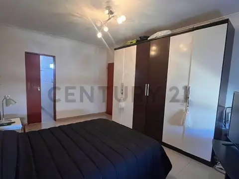 150 e 9 y 10 700, Piso 0