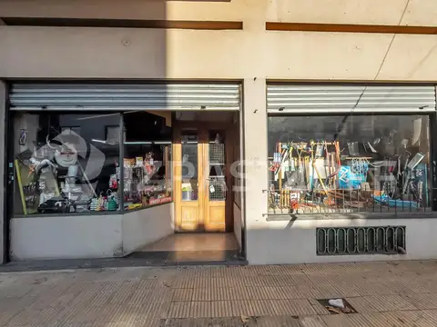 Local en esquina en venta de 200 m2 en Villa Lynch opción fondo de comercio