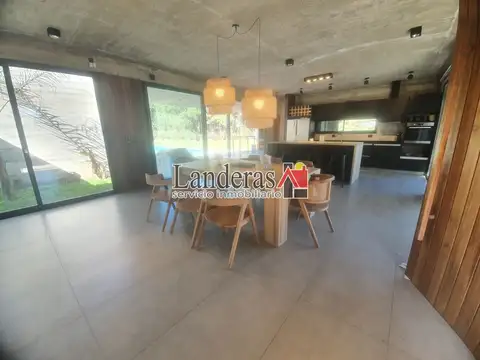 Casa 4 ambientes con 3 baños