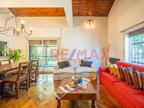 VENTA CASA DE 5 AMB CON PLAYROOM, EN MARTINEZ!